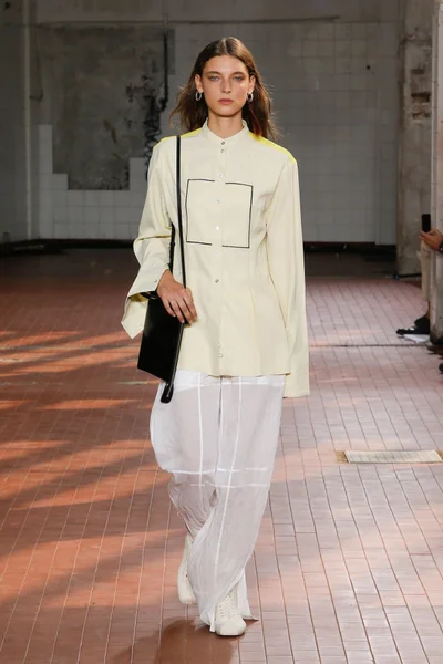 Look 32